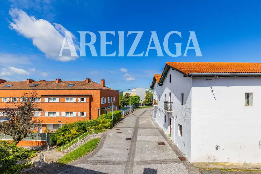 Vista exterior de Casa adosada en venda en Donostia - San Sebastián  amb Calefacció, Terrassa i Traster