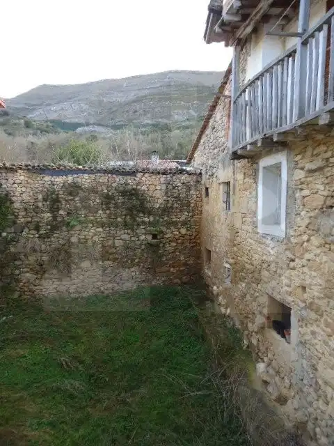 Casa o xalet en venda en Merindad de Cuesta-Urria amb Jardí privat, Traster i Moblat
