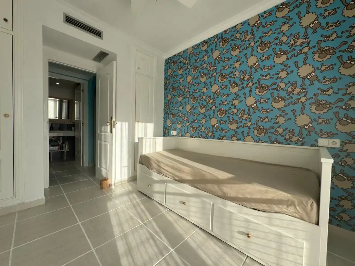 Bedroom of Apartments for rent in Oliva  with Air Conditioner, Swimming Pool and Balcony