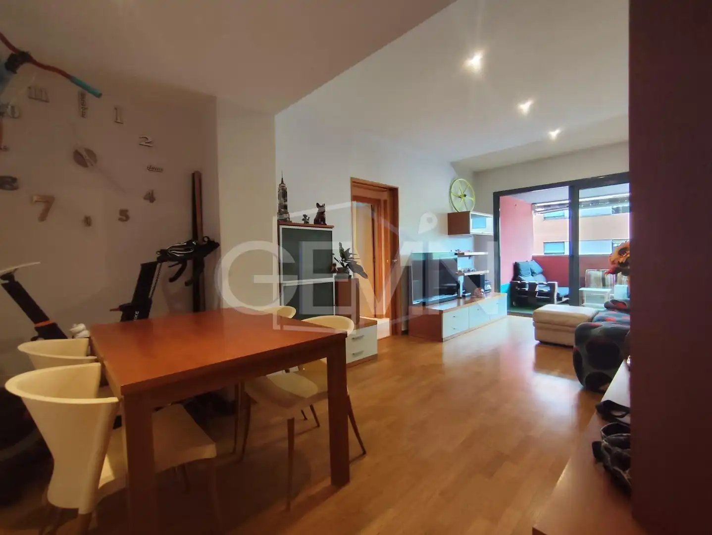 Sala d'estar de Pis en venda en Santa Perpètua de Mogoda amb Aire condicionat, Calefacció i Jardí privat