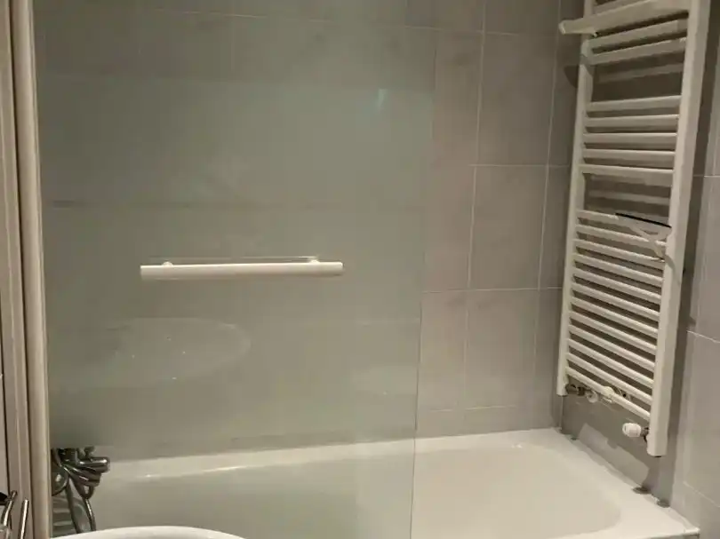 Bany de Planta baixa en venda en Baztan amb Jardí privat, Piscina i Moblat