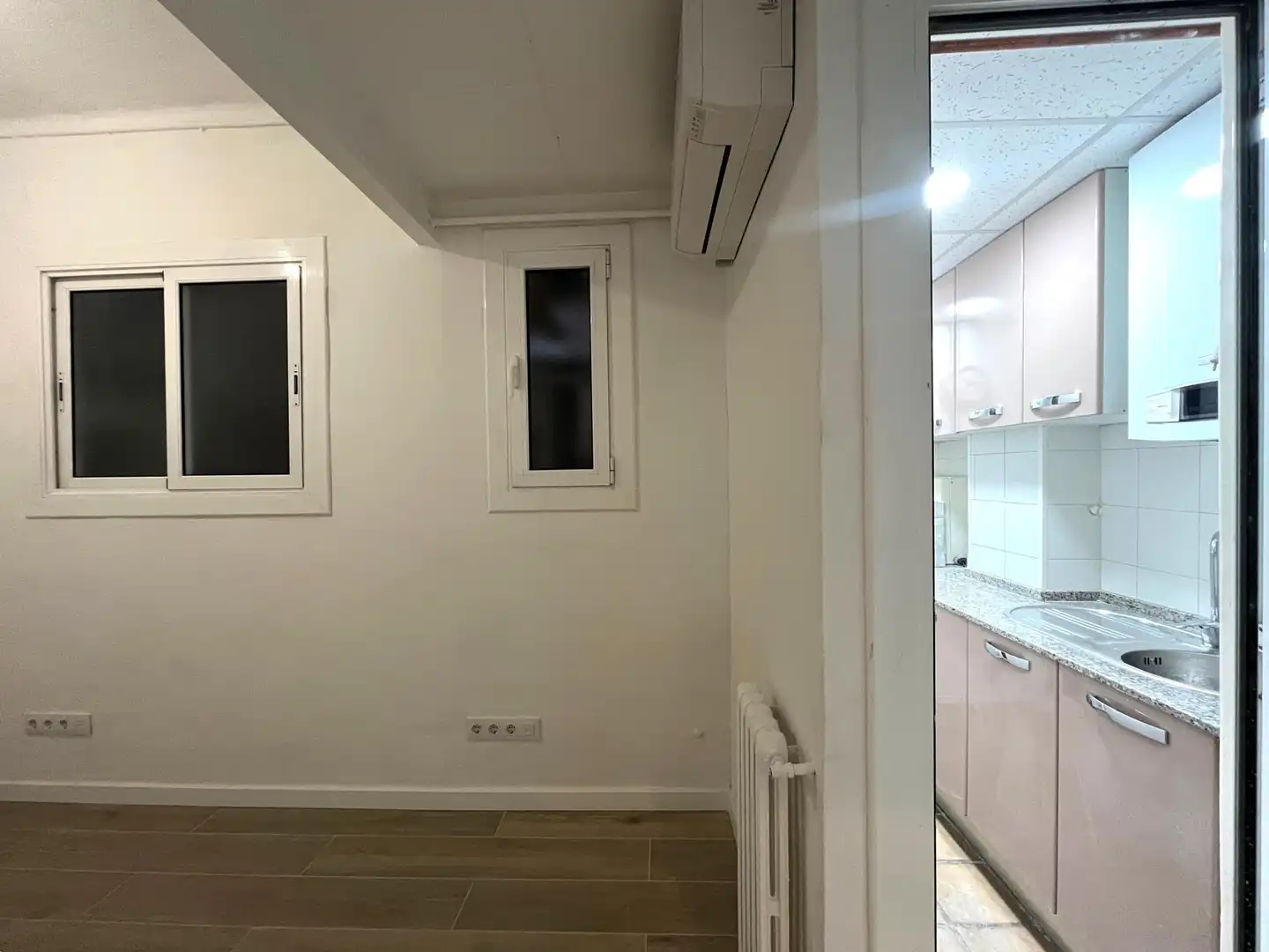 Cocina de Oficina de alquiler en Barcelona con Aire acondicionado y Calefacción