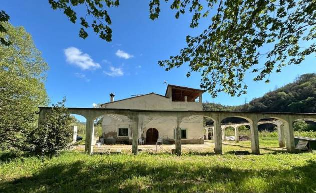 Casa-chalet en Venta en Bescanó