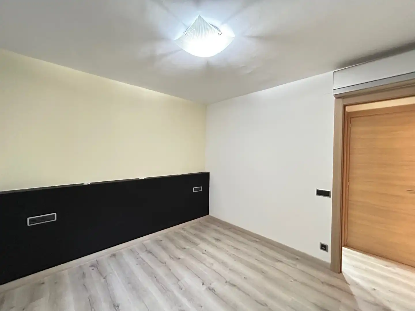 Flat for sale in L'Hospitalet de Llobregat  with Air Conditioner, Heating and Oven