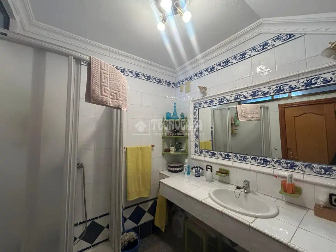 Baño de Casa adosada en venta en Huelva con Aire acondicionado