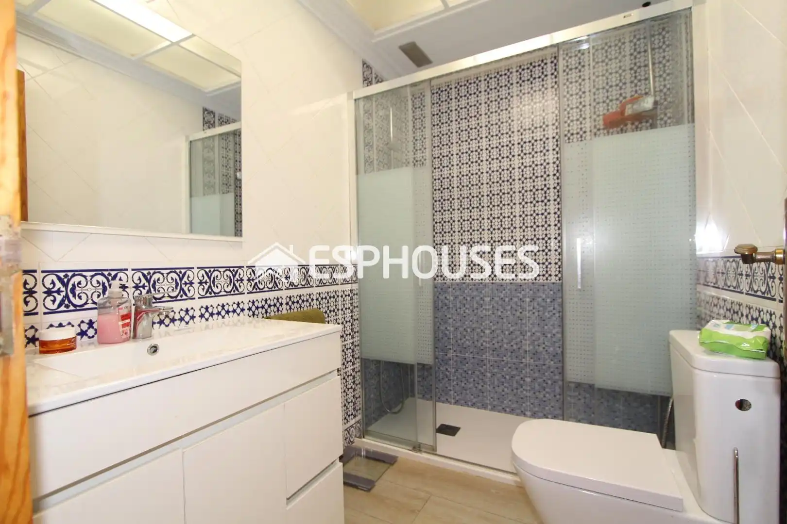 Baño de Apartamento en venta en Guardamar del Segura con Aire acondicionado, Terraza y Amueblado