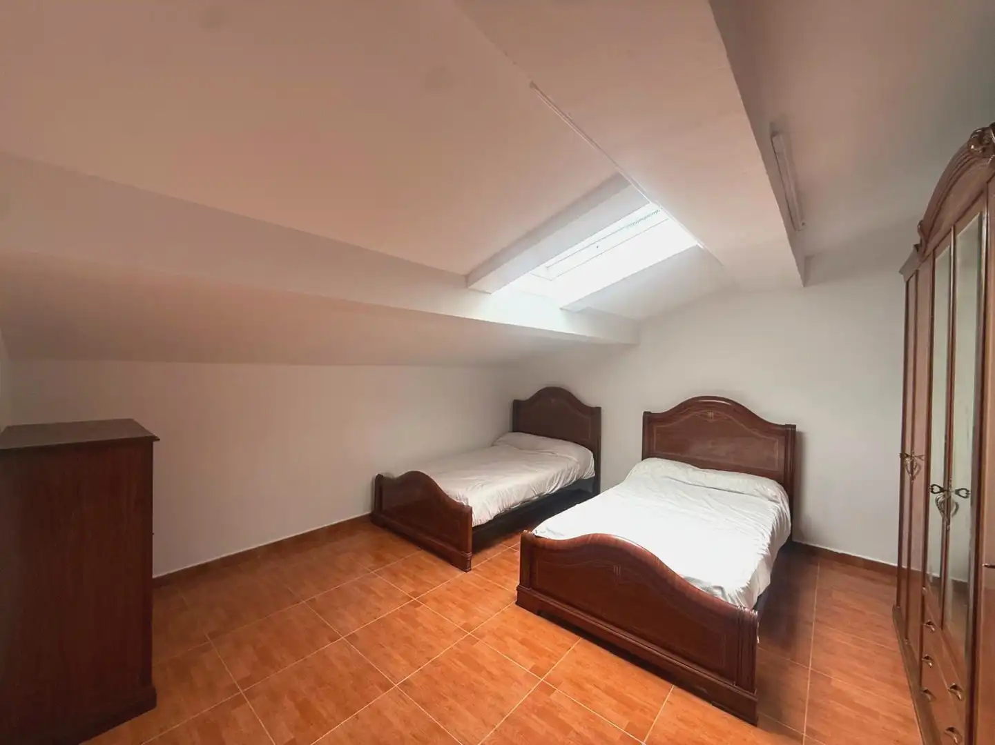 Habitación de Casa adosada en venta en Avilés con Calefacción, Jardín privado y Terraza