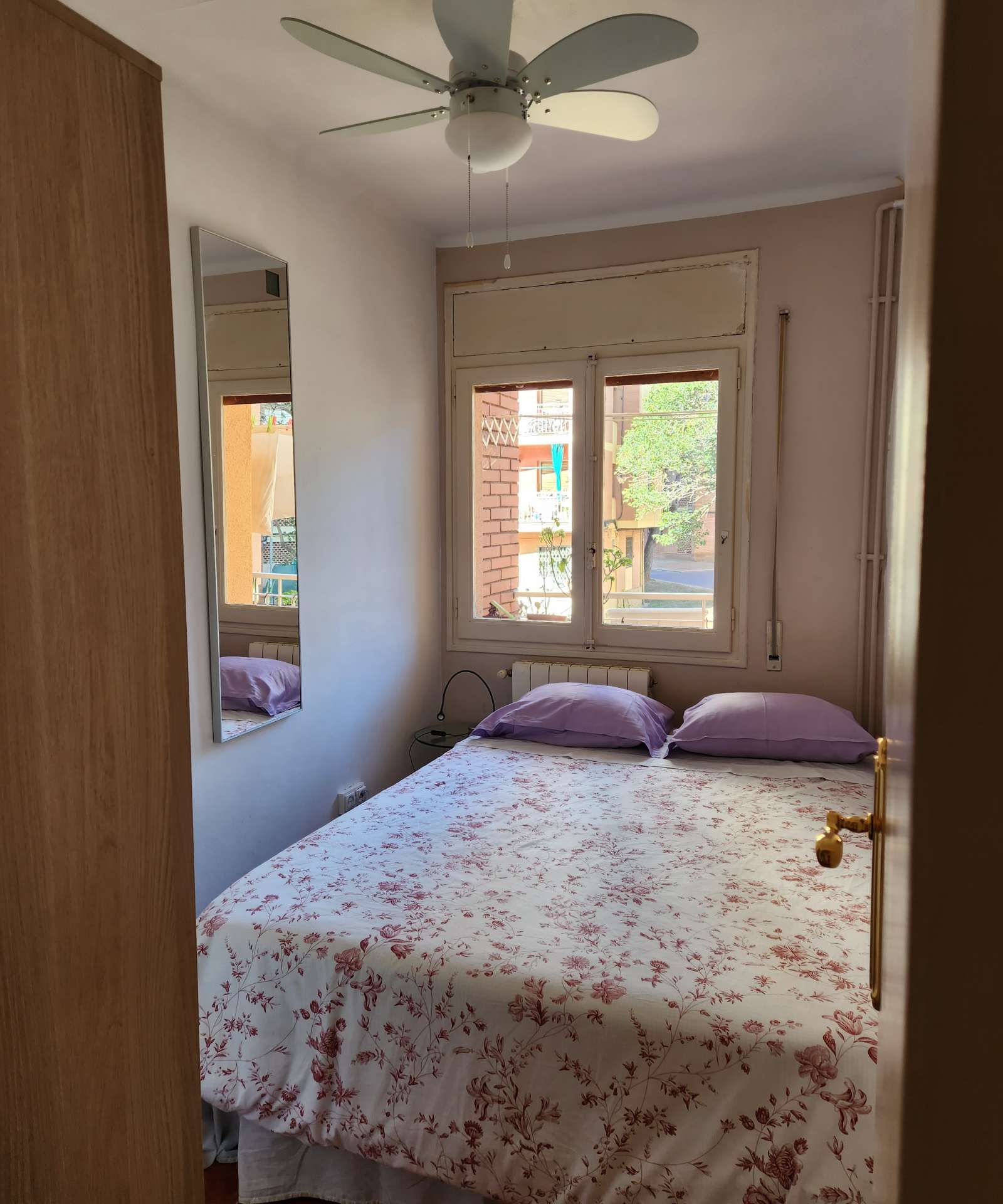 Bedroom of Flat to share in  Barcelona Capital  with Air Conditioner, Heating and Terrace