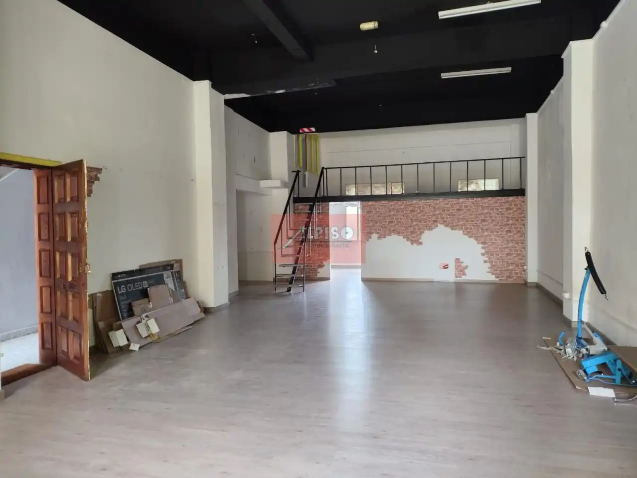 Local comercial de lloguer a Couto, imagen 6