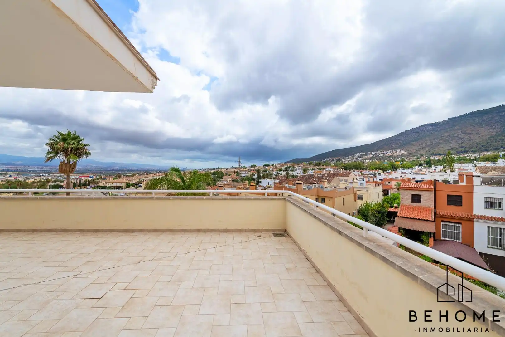 Terrassa de Casa o xalet en venda en Alhaurín de la Torre amb Aire condicionat, Jardí privat i Terrassa