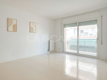 Appartamento con balcone in vendita a Carrer de la Pau