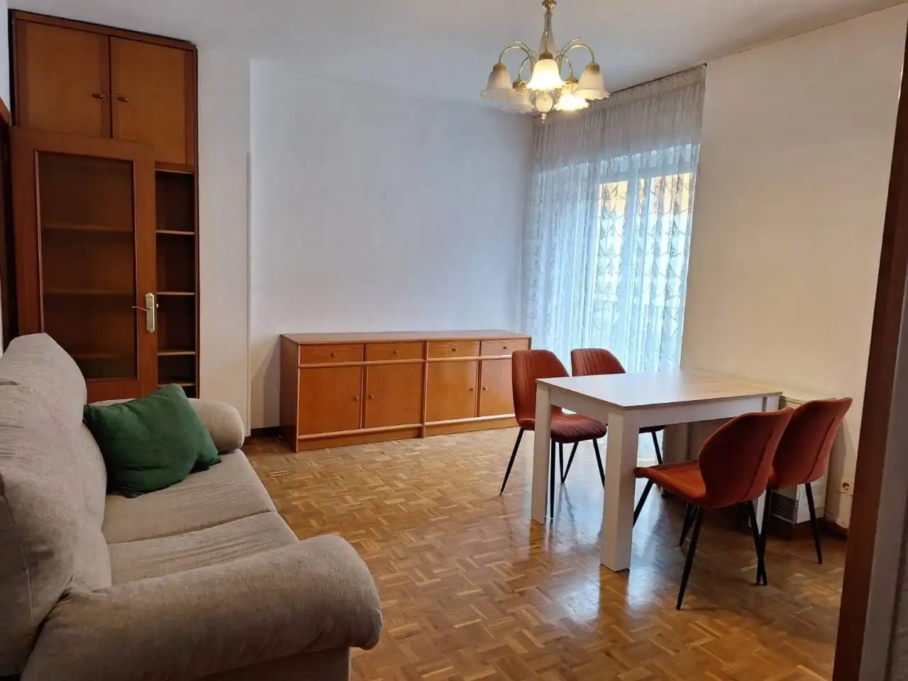 Wohnzimmer von Wohnungen zur Miete in Burgos mit Heizung, Parkett und Terrasse