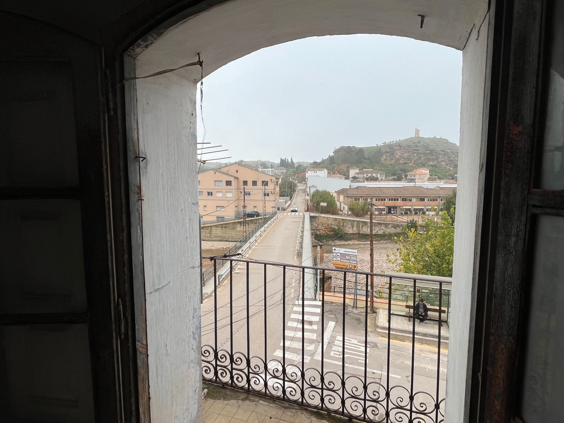 Vista exterior de Casa o xalet en venda en Albalate del Arzobispo amb Balcó