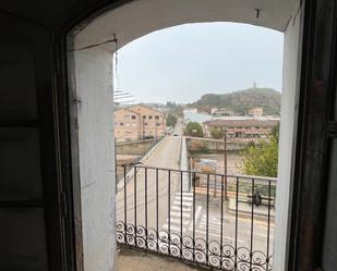 Vista exterior de Casa o xalet en venda en Albalate del Arzobispo amb Balcó