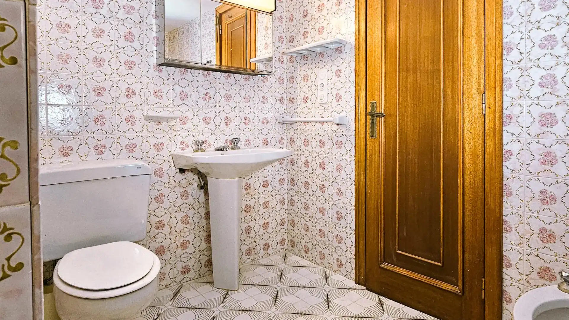 Bathroom of Flat for sale in Gandia  with Storage room and Balcony