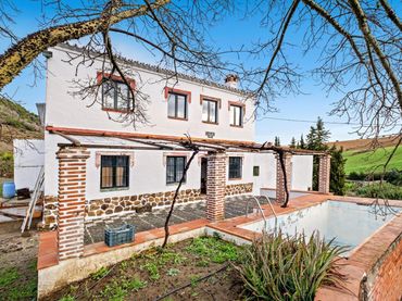 Landhaus mit Pool zum Verkauf in Casarabonela