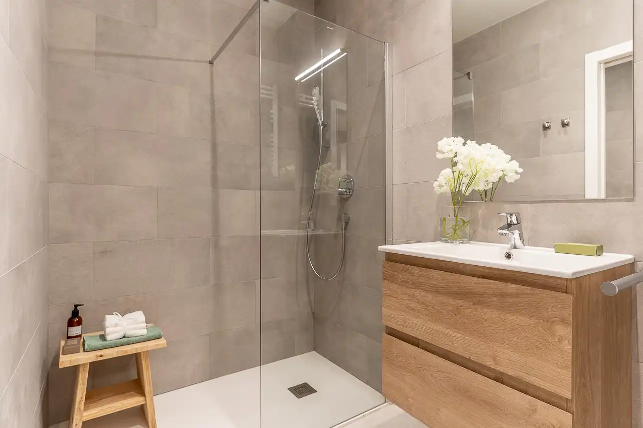 Bathroom of Attic for rent in Barcelona  with Air Conditioner, Heating and Furnished