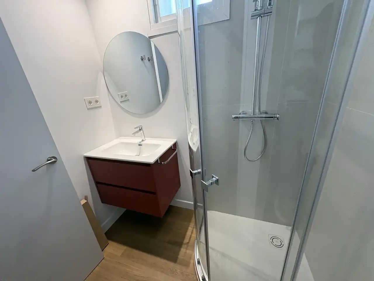 Badezimmer von Wohnung zur Miete in Madrid mit Klimaanlage und Heizung