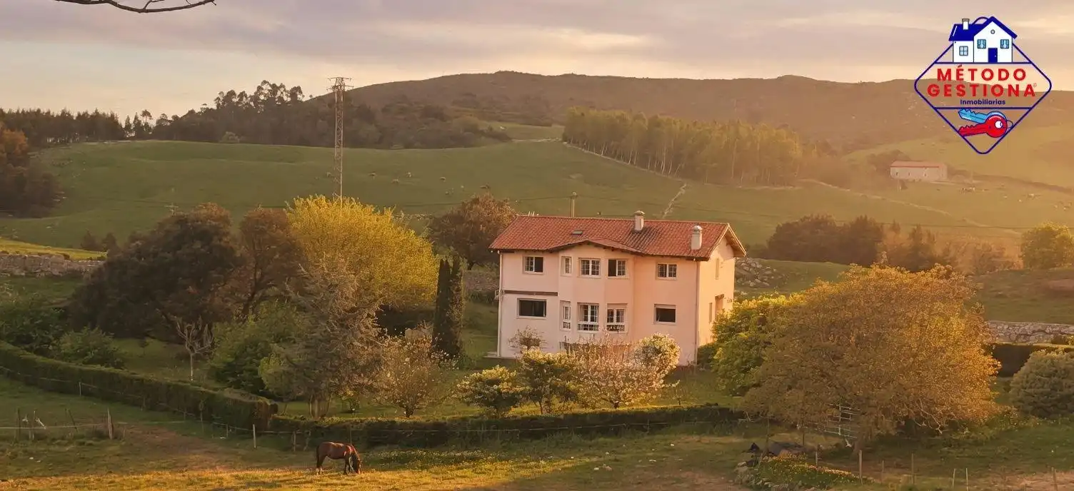 Vista exterior de Casa o chalet en venta en Santillana del Mar con Calefacción, Jardín privado y Terraza