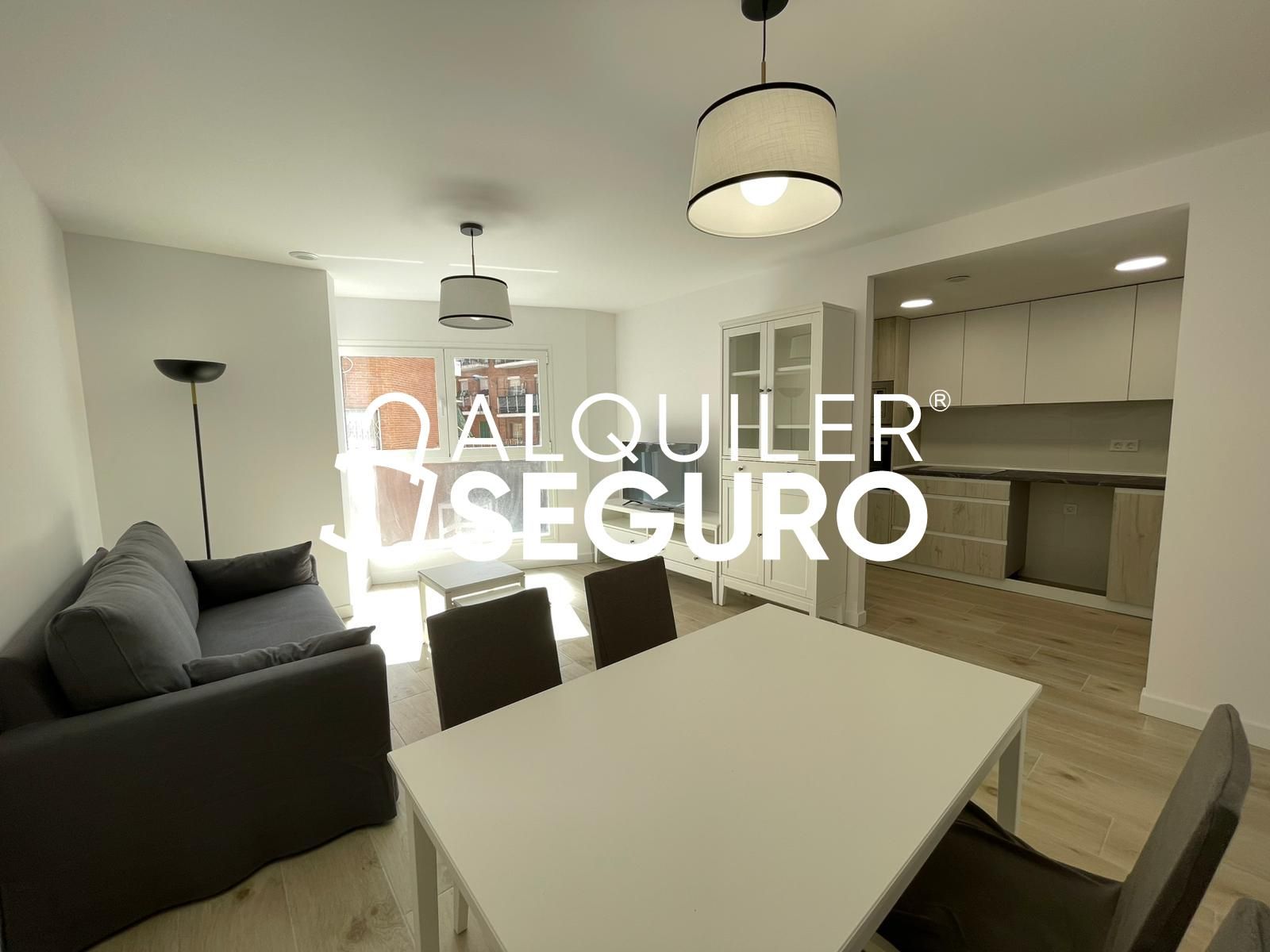 Sala d'estar de Pis de lloguer en  Madrid Capital amb Calefacció, Traster i Moblat
