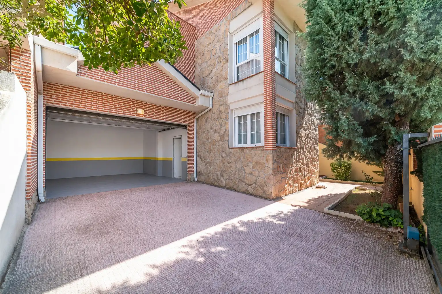 Parking de Casa o chalet en venta en Illescas con Aire acondicionado, Calefacción y Jardín privado