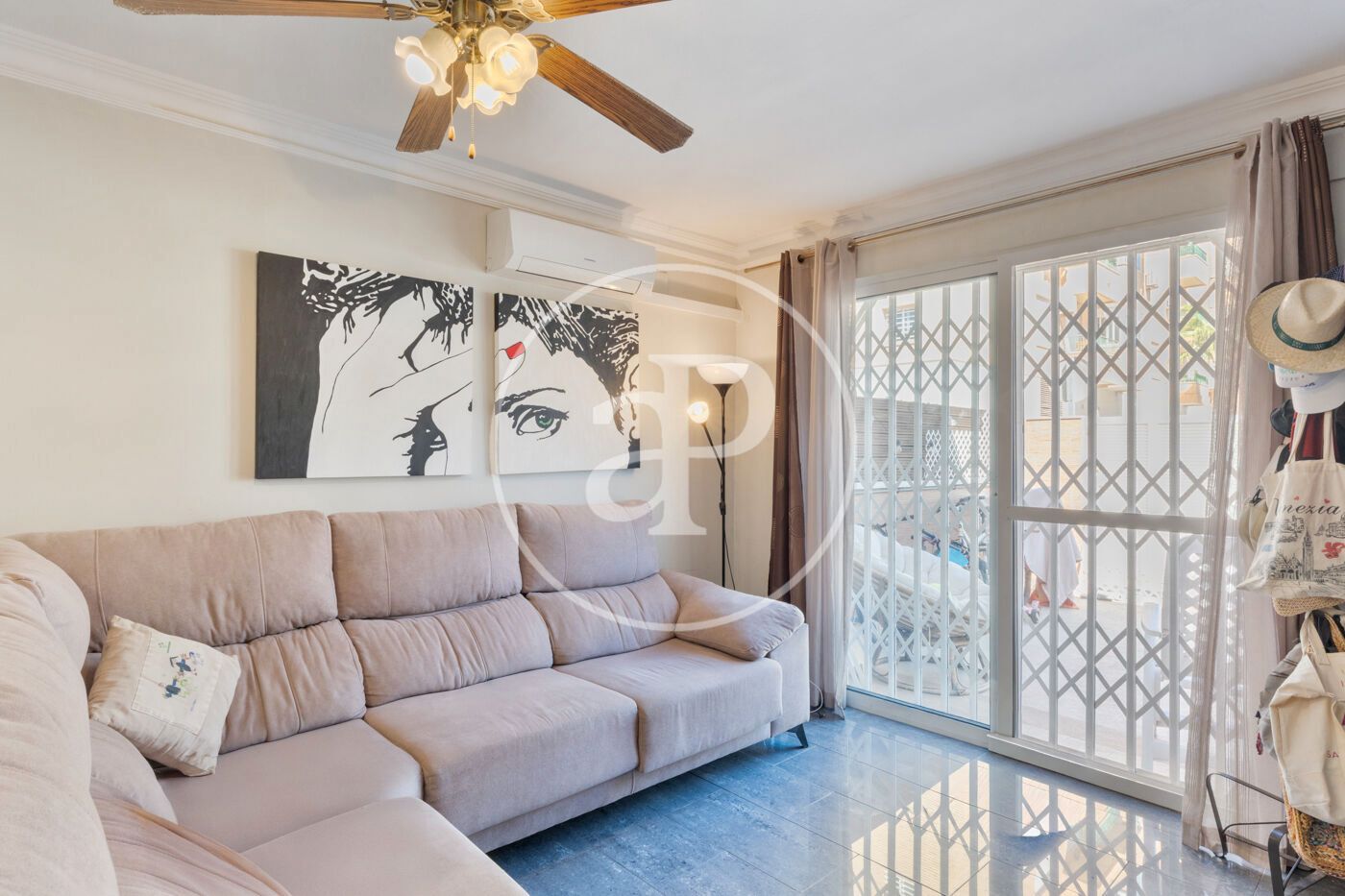Sala d'estar de Casa adosada en venda en Sagunto / Sagunt amb Aire condicionat, Calefacció i Terrassa