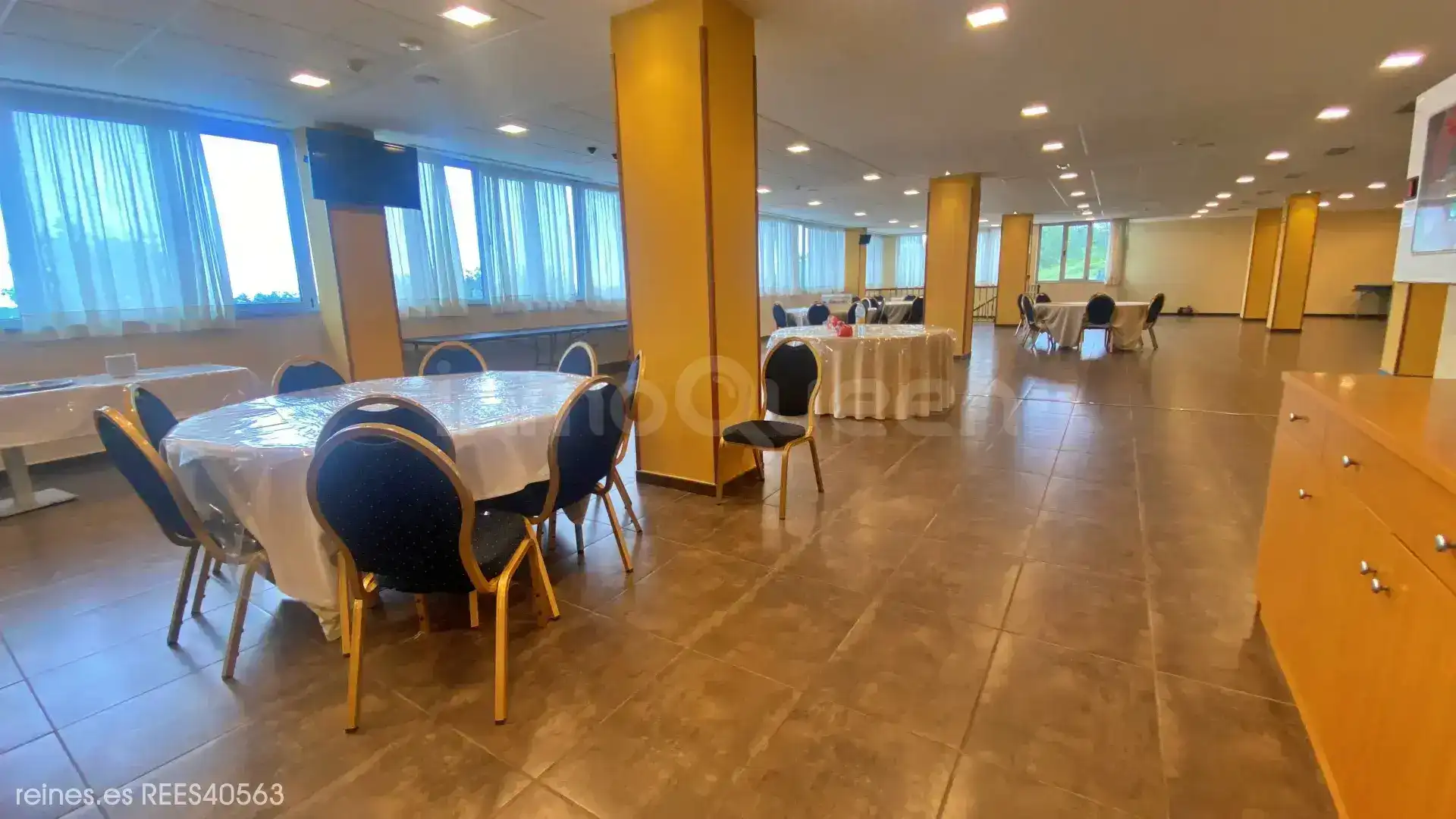 Gebäude zur Miete in Oviedo 