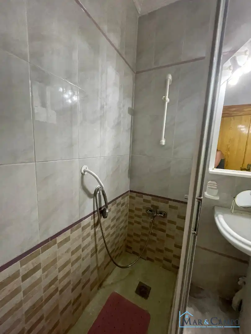 Bany de Casa adosada en venda en Los Alcázares amb Aire condicionat, Jardí privat i Moblat