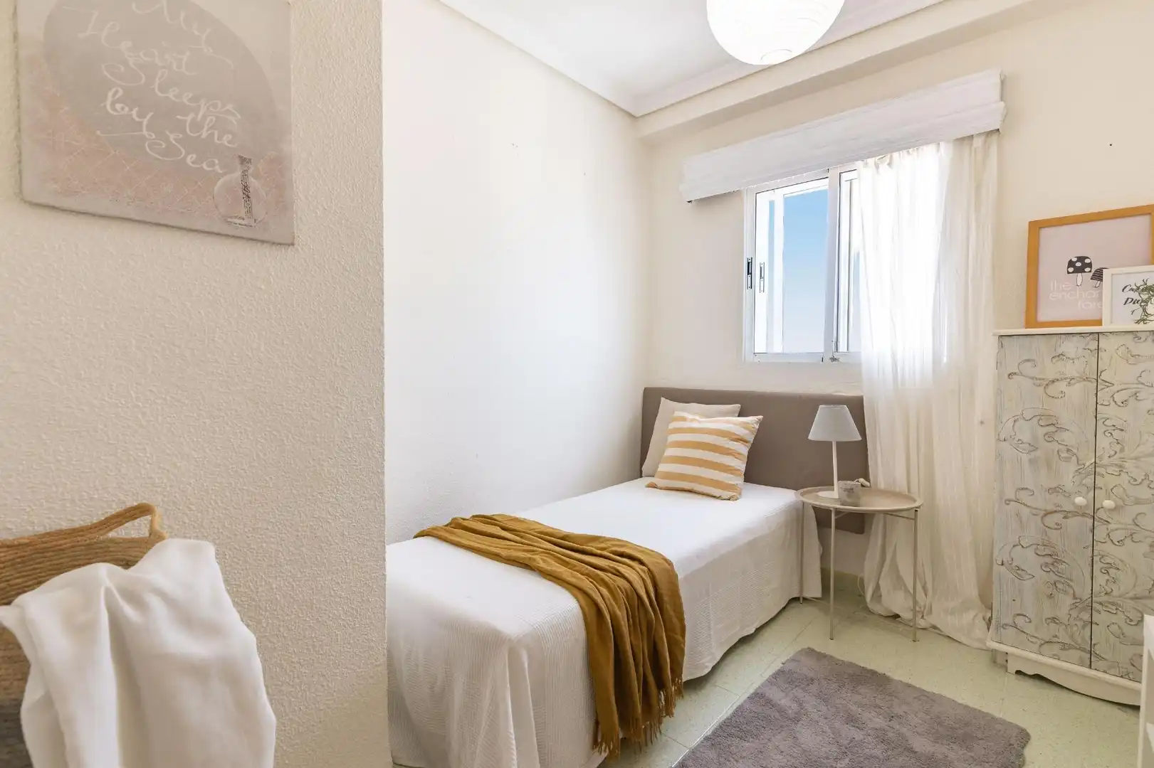 Habitación de Apartamento en venta en Valencia con Jardín privado y Piscina comunitaria