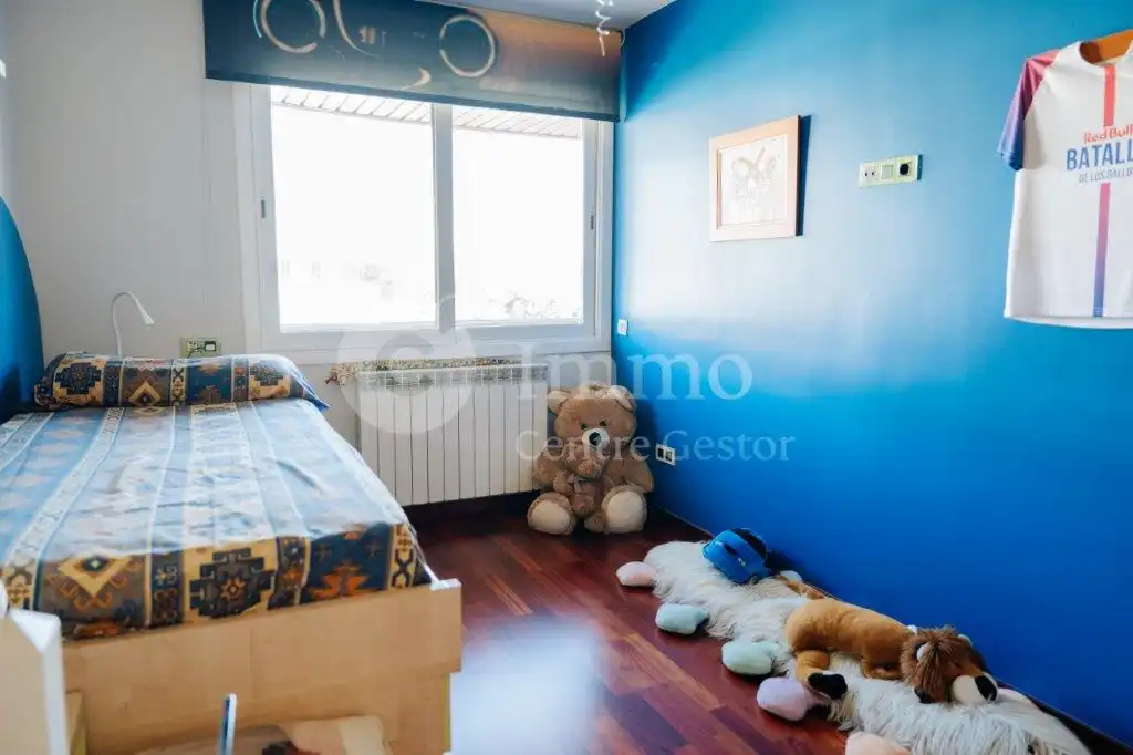 Dormitori de Casa adosada en venda en Lleida amb Aire condicionat, Calefacció i Parquet