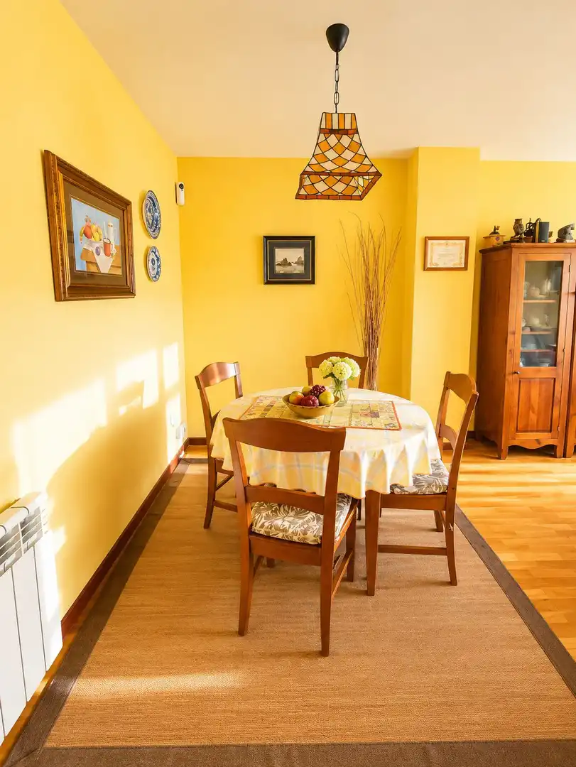 Comedor de Piso en venta en Oviedo  con Calefacción y Trastero