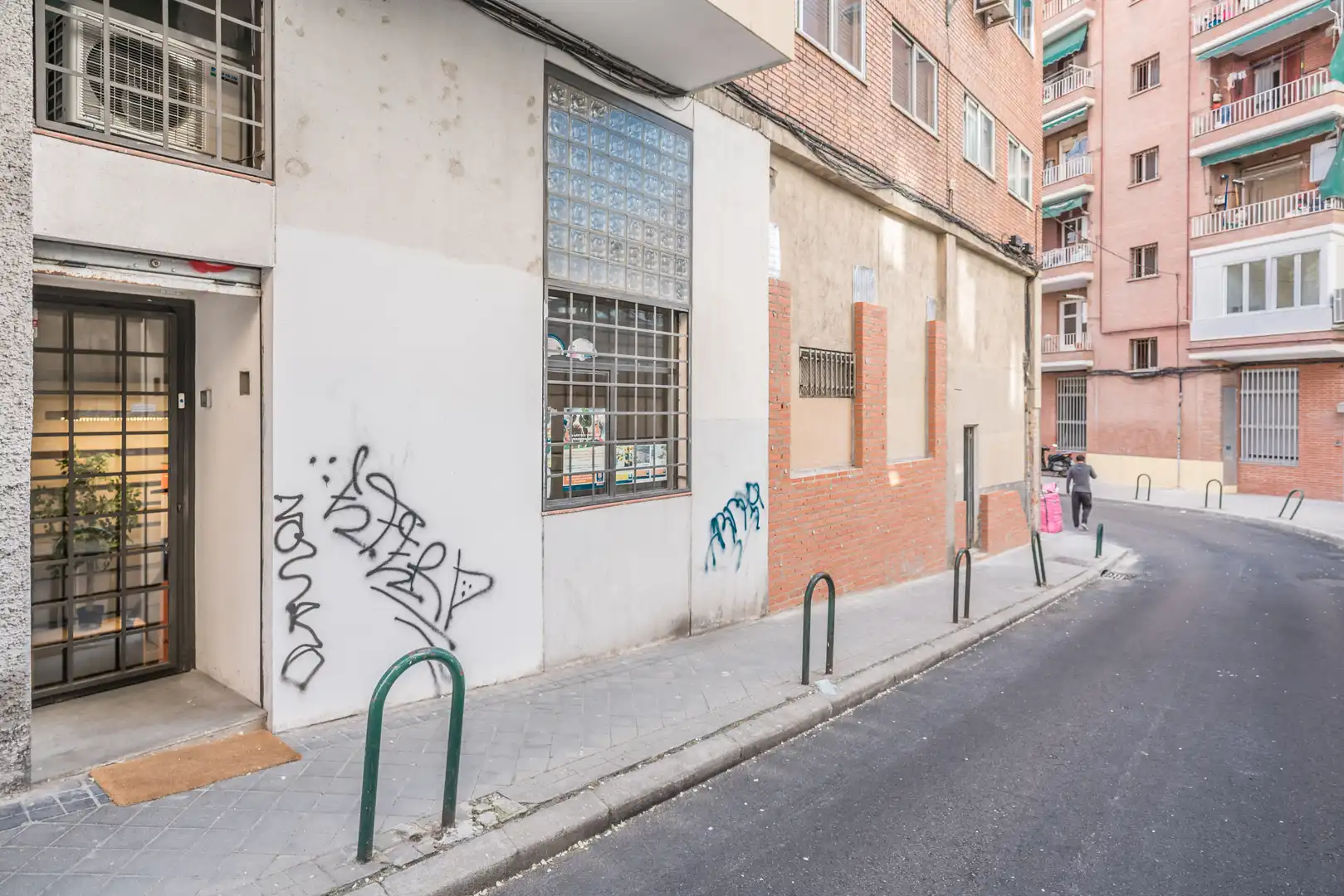 Exterior view of Commercial properties for sale in Madrid