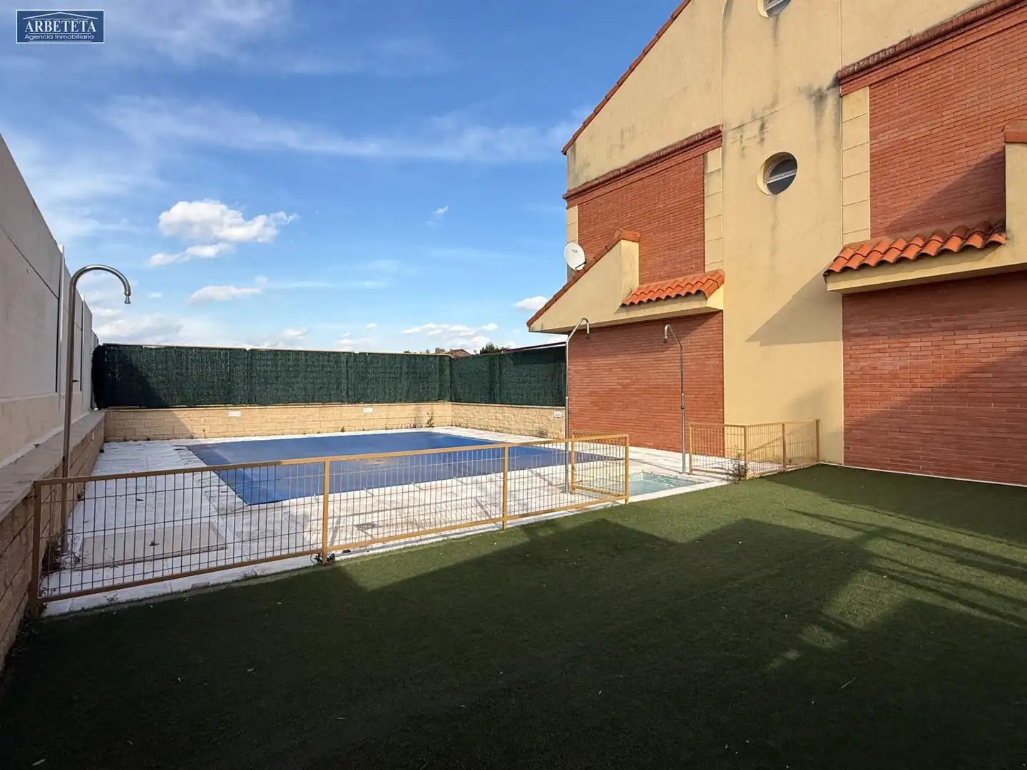 Piscina de Casa o chalet en venta en Guadalajara con Aire acondicionado, Calefacción y Trastero