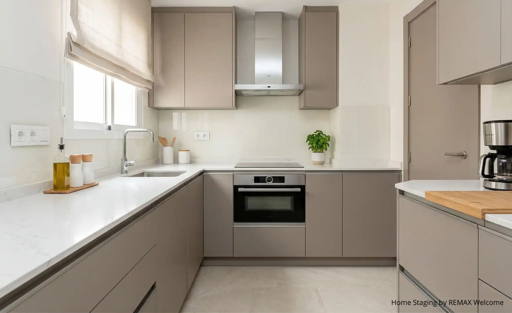 Kitchen of Flat for sale in Zaragoza  with Air Conditioner, Terrace and Storage room