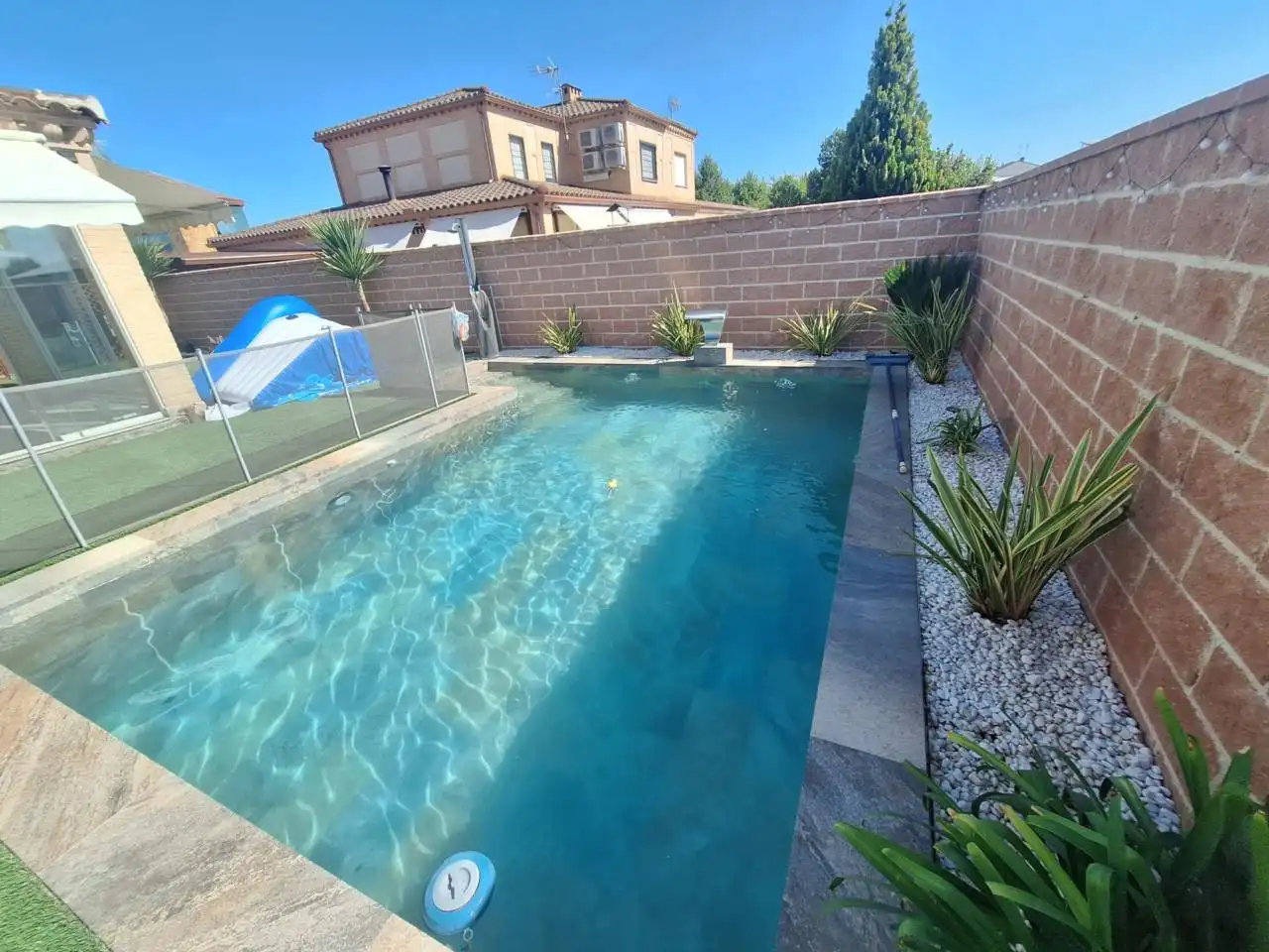 Piscina de Casa adosada en venta en Carranque con Aire acondicionado, Calefacción y Terraza