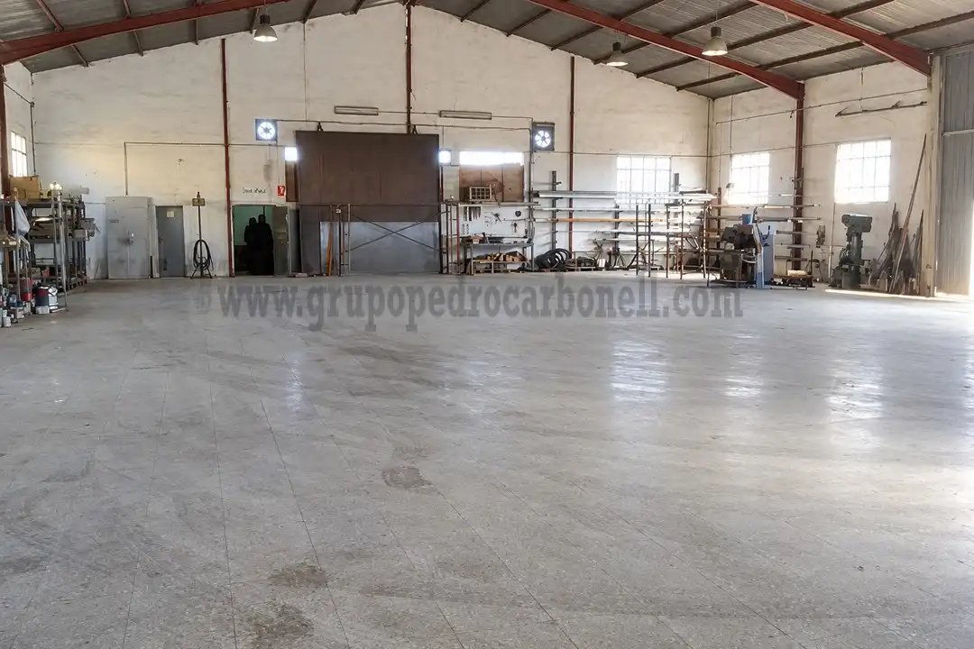 Nau industrial en venda a Crevillent