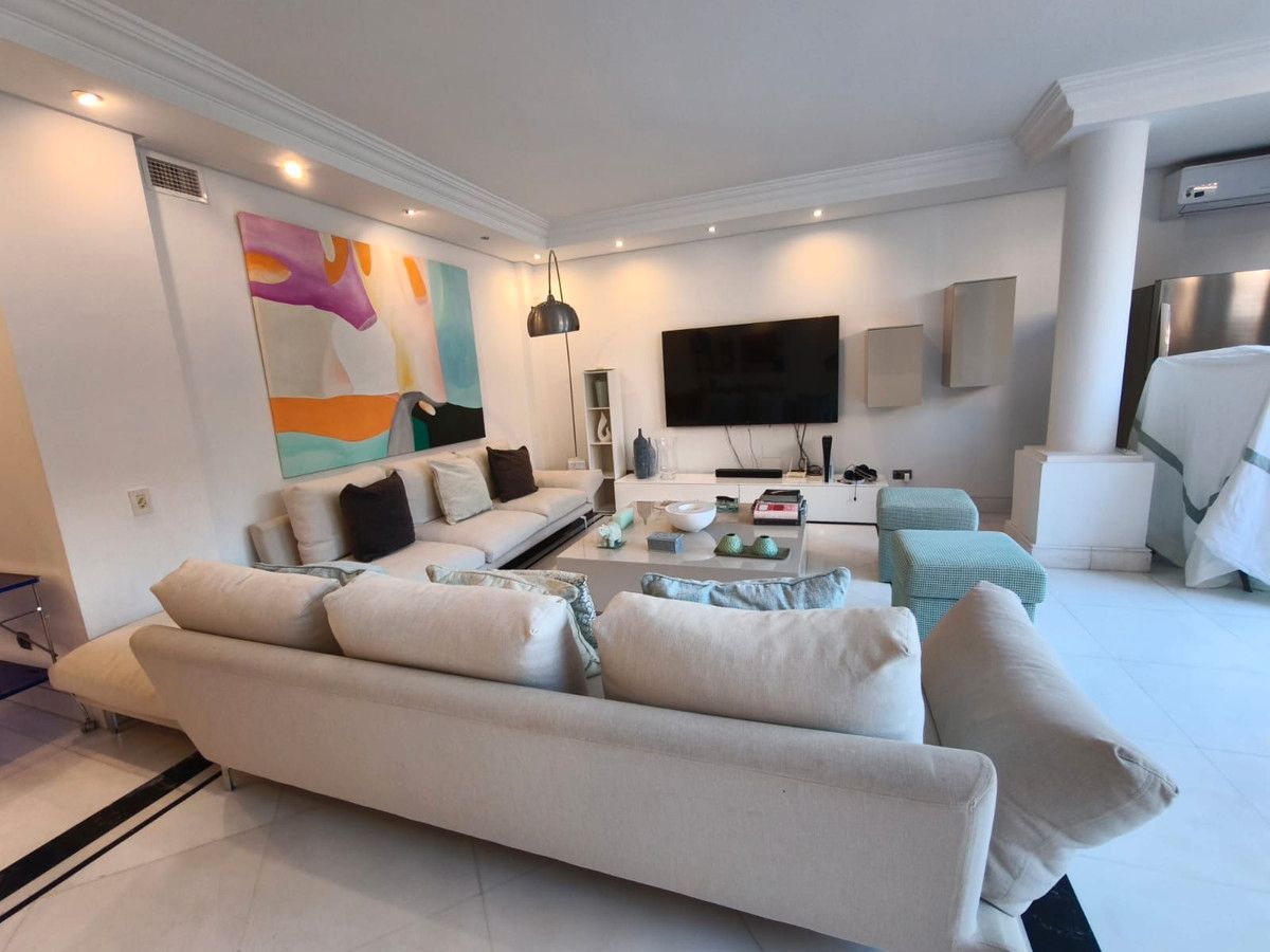 Sala d'estar de Apartament de lloguer en Marbella amb Aire condicionat, Moblat i Forn