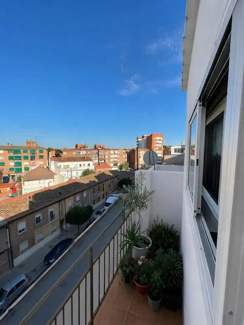 Vista exterior de Pis en venda en Medina del Campo amb Balcó