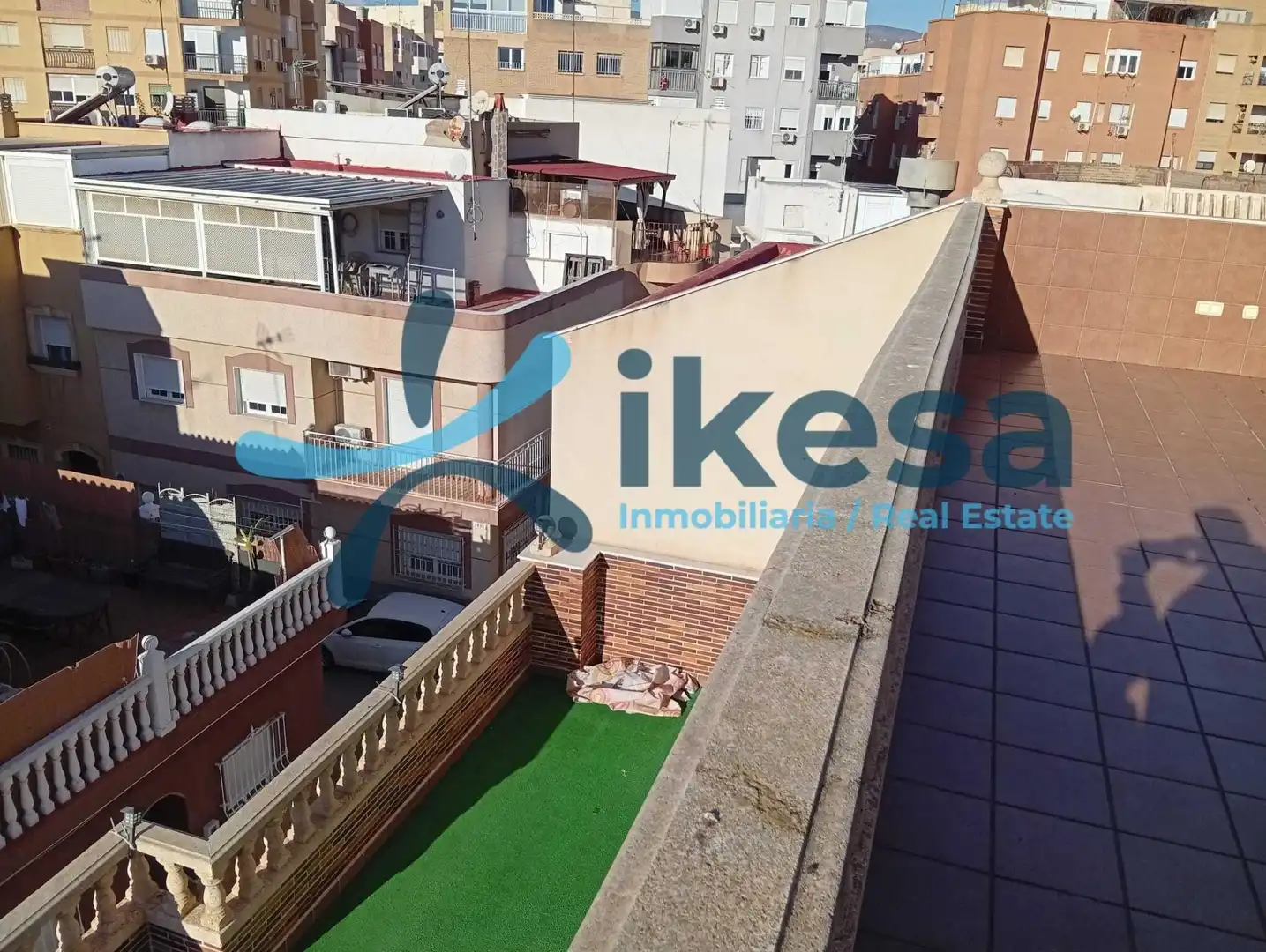 Vista exterior de Casa o xalet en venda en Almería amb Terrassa
