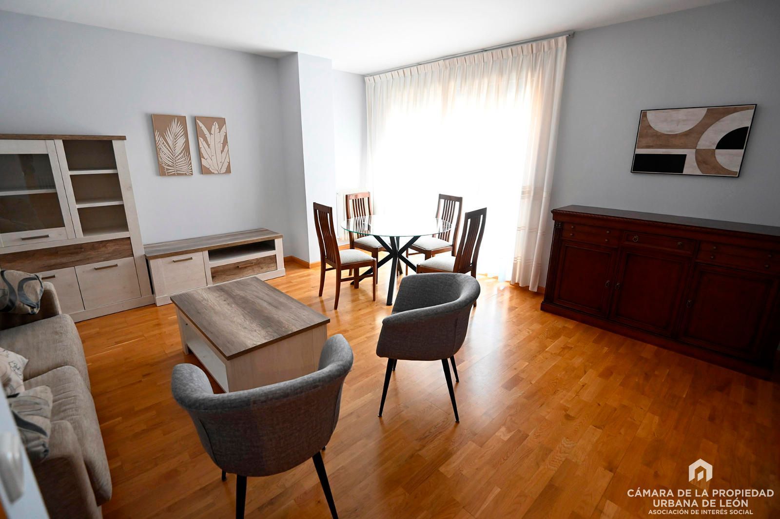 Sala d'estar de Pis de lloguer en León Capital  amb Calefacció i Moblat