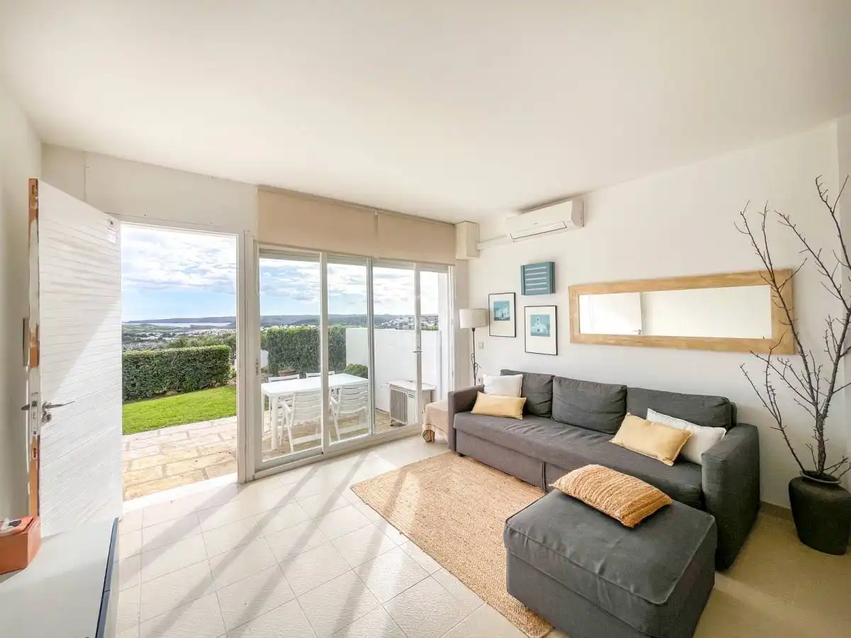 Sala d'estar de Apartament en venda en Es Mercadal amb Calefacció, Terrassa i Moblat