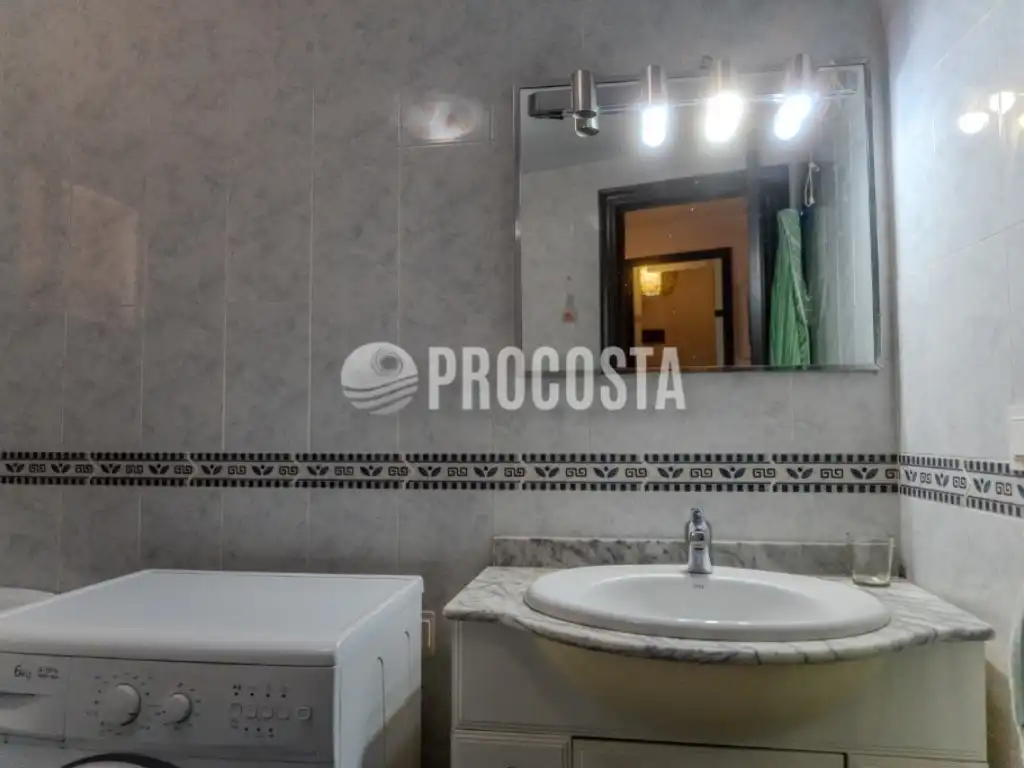 Piso en venta en Calle Dr Alvarez, Almuñecar Centro