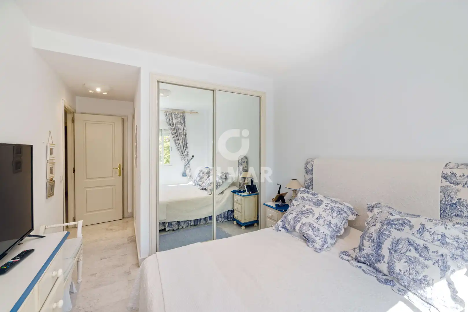 Schlafzimmer von Wohnungen zum Verkauf in Marbella mit Heizung, Privatgarten und Schwimmbad