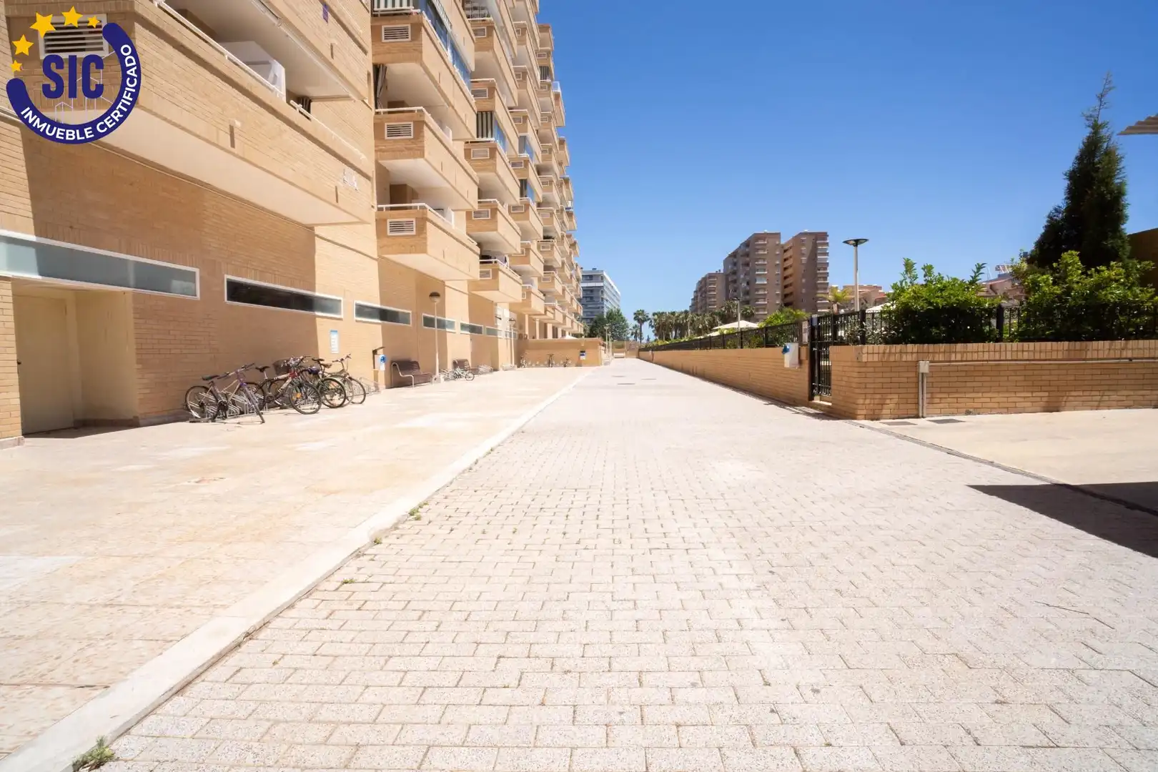 Vista exterior de Apartament en venda en Oropesa del Mar / Orpesa amb Jardí privat, Terrassa i Traster
