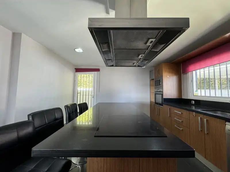 Cuina de Casa o xalet de lloguer en Marbella amb Aire condicionat, Terrassa i Moblat