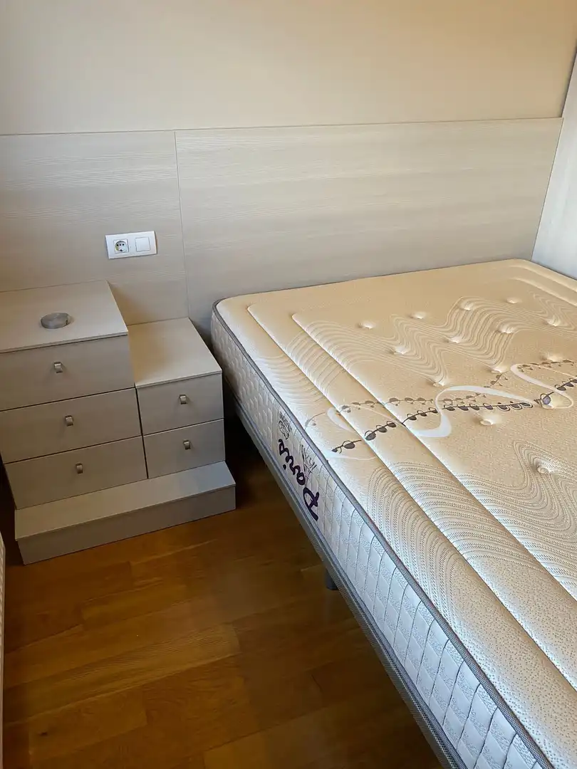 Dormitori de Apartament de lloguer en Lugo Capital amb Calefacció i Moblat