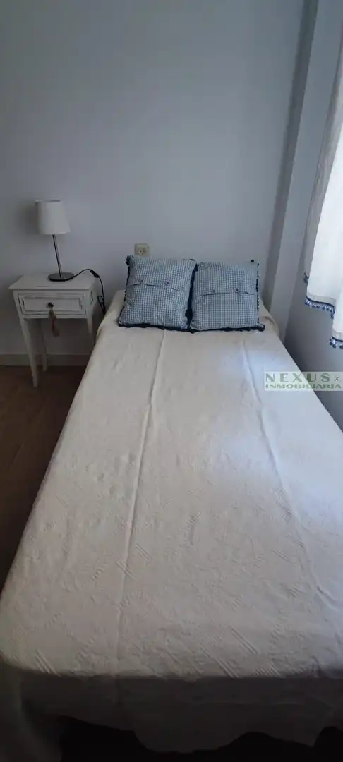 Schlafzimmer von Dachboden zur Miete in Cáceres mit Klimaanlage, Heizung und Möbliert