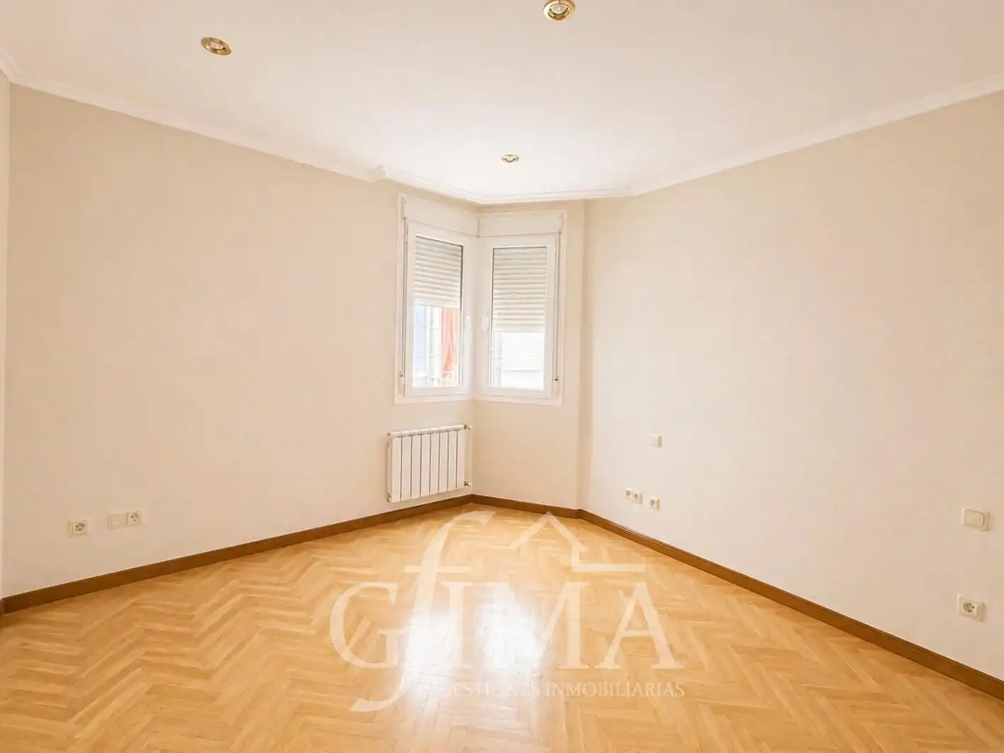 Bedroom of Flat for sale in Tomelloso  with Air Conditioner, Heating and Parquet flooring