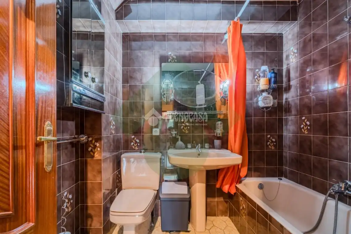 Baño de Piso en venta en Madrid con Calefacción y Parquet