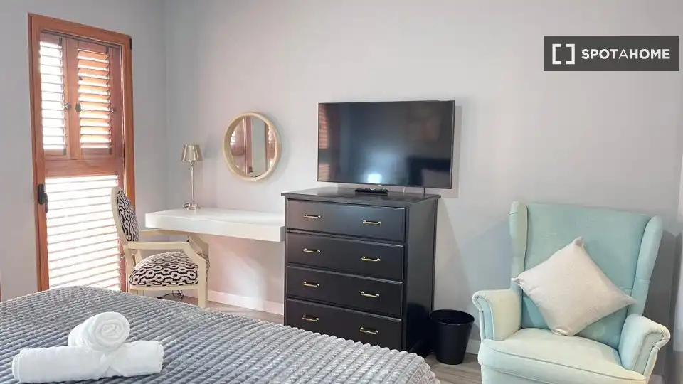 Schlafzimmer von Wohnung zur Miete in Valencia mit Klimaanlage, Heizung und Möbliert